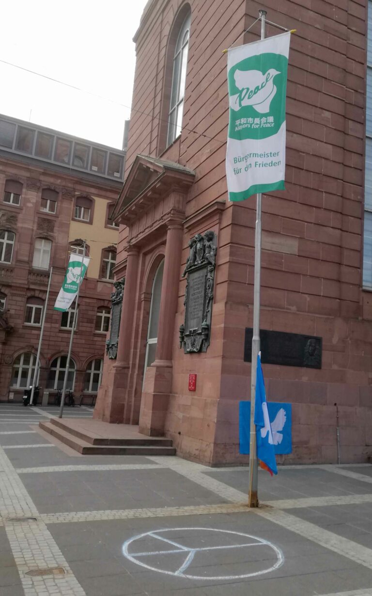 Mahnwache anlässlich Flaggentag „Mayors for Peace“