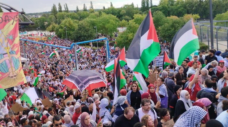 Eindrücke von der Demo „United4Gaza – Stoppt den Völkermord jetzt!“ in Frankfurt
